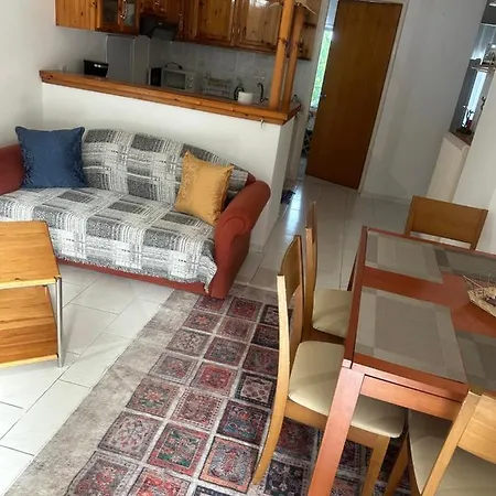 Perigiali Apartament ニドリ