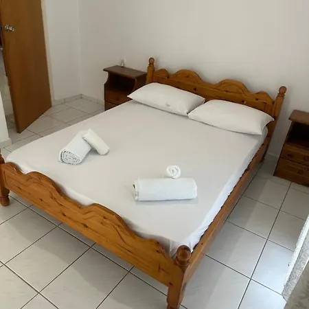 Perigiali Apartament アパート ニドリ